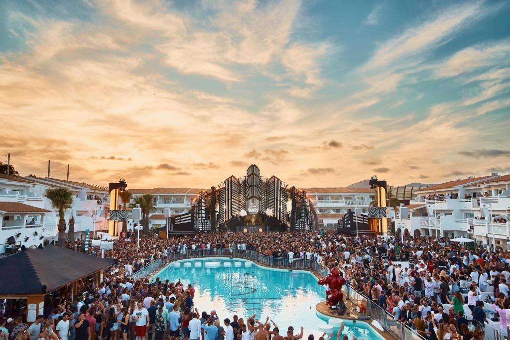 Ushuaïa Ibiza Beach Hotel